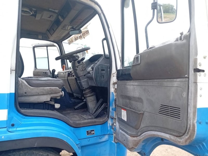 ราคา279000บาทขายรถบรรทุก 6 ล้อตู้แห้ง 10 บาท hino FF3H เครื่อง ho7d 195 แรงม้าแน่นมากๆรถปี 38 กระบะยาว 7.20 เมตร คอมแอร์ไม่มีครับ เอกสารทะเบียนพร้อมสนใจ 091-146-4263 คุณเยี่ยมด่วนราคาถูกๆ