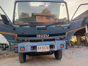 ราคา189000บสทขายรถบรรทุก 6 ล้อ isuzuNRR เครื่อง 6 bg1 -175 แรงม้ารถปี 38 พวงมาลัยพาวเวอร์เบรคธรรมดาแอร์เช็คระบบ กระบะเหล็กยาว 5.80 เมตร ยาง 825 ขอบ 16 พร้อมใช้งาน