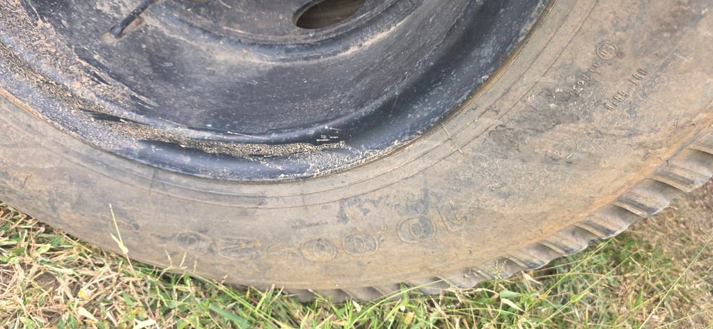 159000-บาทขายรถบรรทุกสิบล้อ hino KT 925 เครื่อง ho7c 180 แรงม้ารถพร้อมใช้งานเอกสารทะเบียนพร้อมแจ้งมอ 89 ไว้สนใจติดต่อ 091-146-4263 คุณเยี่ยม