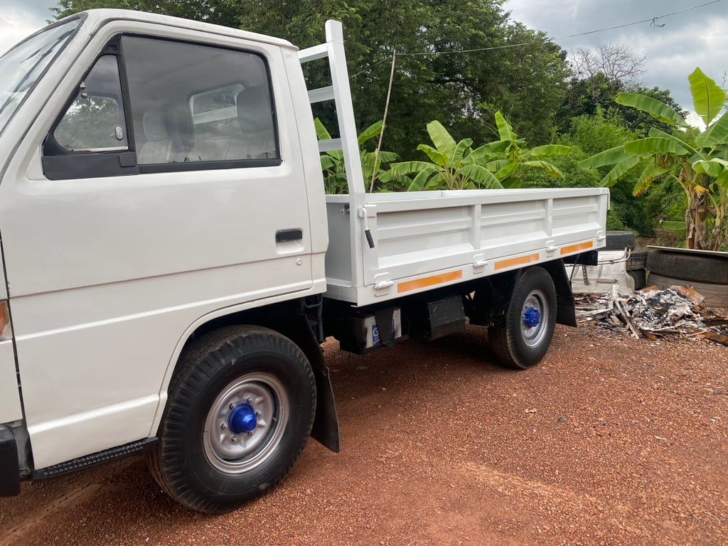ราคา129000บาทรถบรรทุก 4 ล้อเล็กNKR55 EU1เครื่อง 4JB1-88เเรงม้ารถปี 41 มีแอร์เอกสารทะเบียนพร้อมกระบะเหล็กยาว 3 เมตรสนใจ 091-146-4263 คุณเยี่ยม