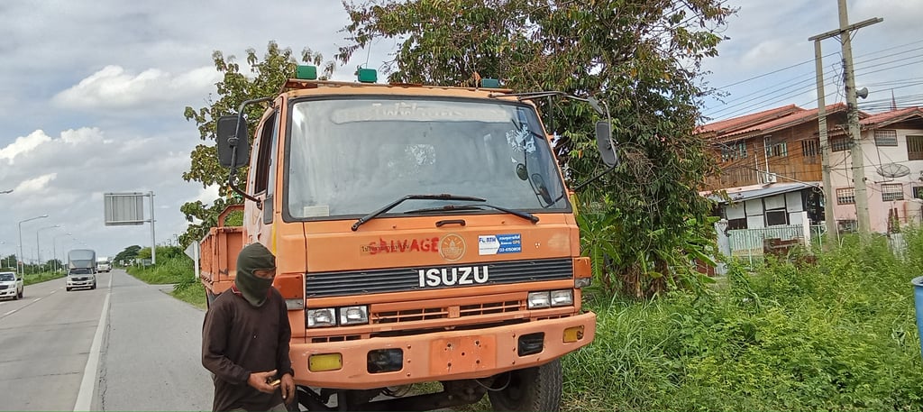 ราคา139000บาทแบตเตอรี่ไม่มีให้ครับผมราคานี้ขายรถบรรทุก 6 ล้อ isuzu FTR 11 hy เครื่อง 6 BD 1 -165 แรงม้าแน่นมากๆเอกสารทะเบียนพร้อมรถใช้งานน้อย