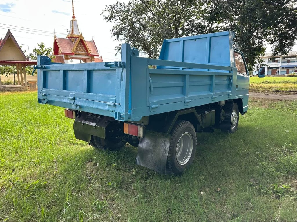 ราคา 19 5,000 บาทขายรถบรรทุก 6 ล้อดั้ม isuzu เป็น NKR เครื่อง 88 แน่นมากๆพวงมาลัยพาวเวอร์มีสโลกลางดั้มยิงหน้าเอกสารทะเบียนพร้อมสนใจ 091-146-4263