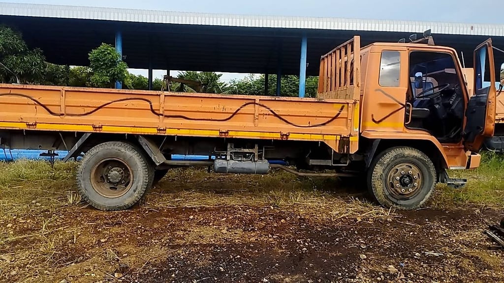 ราคา349000บาทรถเดิมๆวิ่งแค่30037โลครับรถบรรทุก6ล้ออีซูFTR32-เครื่อง 195 แรงม้า รถปี2538กระบะยาว 5.50เมตร เอกสารทะเบียนพร้อม091-146-4263 คุณเยี่ยม