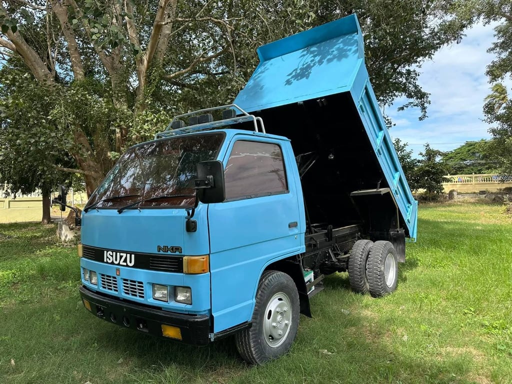 ราคา 19 5,000 บาทขายรถบรรทุก 6 ล้อดั้ม isuzu เป็น NKR เครื่อง 88 แน่นมากๆพวงมาลัยพาวเวอร์มีสโลกลางดั้มยิงหน้าเอกสารทะเบียนพร้อมสนใจ 091-146-4263