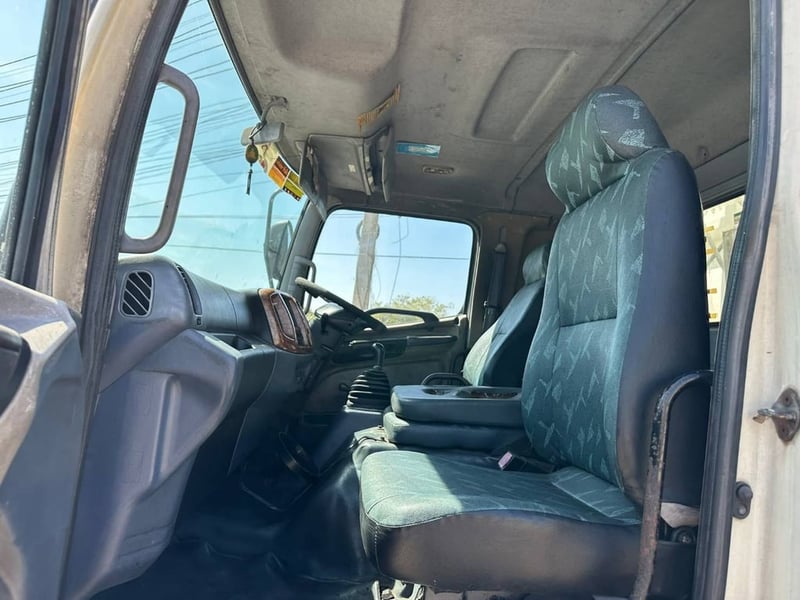 ราคา 489000บาทขายรถบรรทุก 6 ล้อ hino FG 1Jเครื่องJO8Cเทอร์โบ-212แรงม้ารถปี 48 กระบะยาว 7 เมตร 54 กว้าง 2 เมตร 50 สูง 2.70 เมตรเอกสารทะเบียนพร้อมสนใจ 091-146-4263 ด่วน