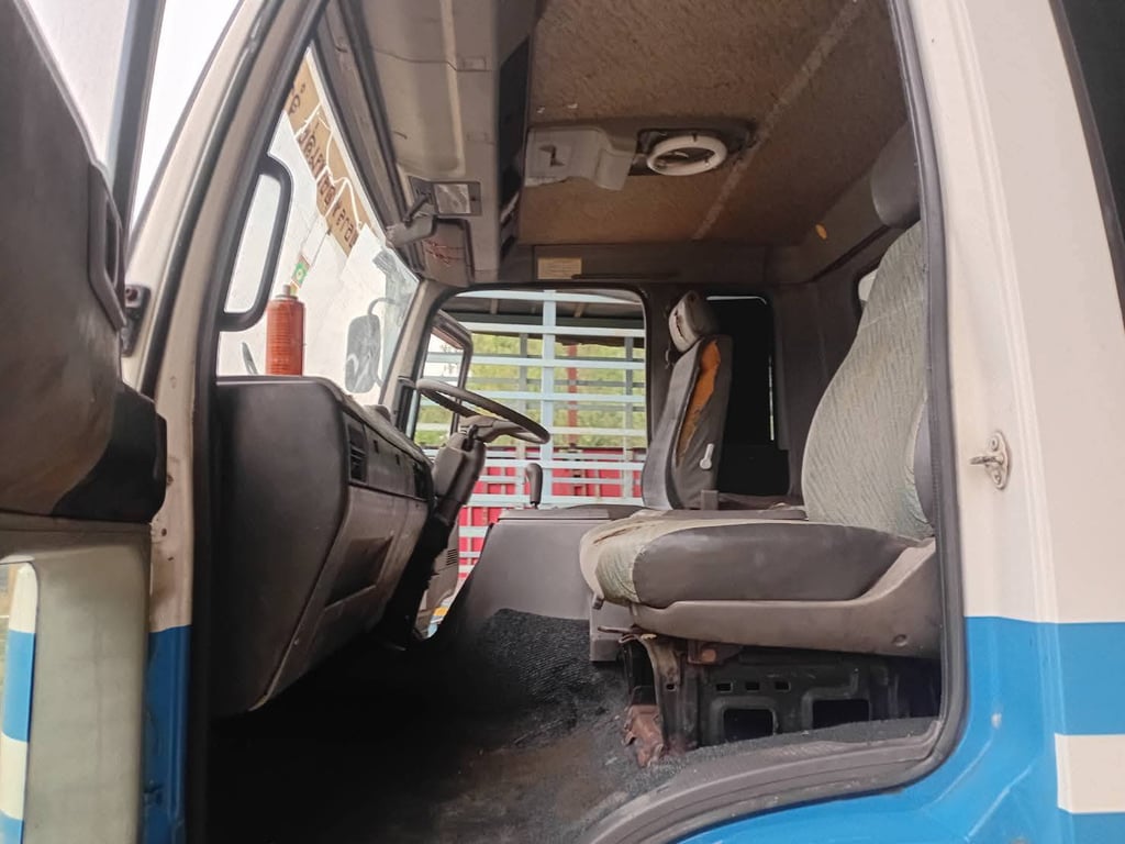 ราคา299000บาทขายรถบรรทุก 6 ล้อตู้แห้ง 10 บาท hino FF3H เครื่อง ho7d 195 แรงม้าแน่นมากๆรถปี 38 กระบะยาว 7.20 เมตร คอมแอร์ไม่มีครับ เอกสารทะเบียนพร้อมสนใจ 091-146-4263 คุณเยี่ยมด่วนราคาถูกๆ ราคา299000บาทขายรถบรรทุก 6 ล้อตู้แห้ง 10 บาท hino FF3H เครื่อง ho7d 195 แรงม้าแน่นมากๆรถปี 38 กระบะยาว 7.20 เมตร คอมแอร์ไม่มีครับ เอกสารทะเบียนพร้อมสนใจ 091-146-4263 คุณเยี่ยมด่วนราคาถูกๆ