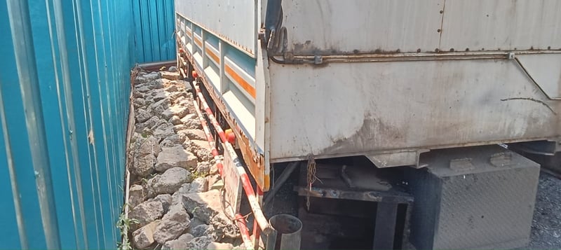 ขายกระบะเหล็กยาวยาว 7 เมตร 20 มีลิปท้ายใส่ hino FG มา