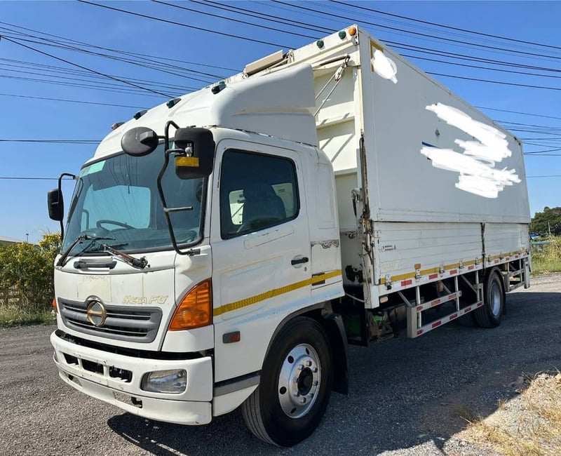 ราคา 489000บาทขายรถบรรทุก 6 ล้อ hino FG 1Jเครื่องJO8Cเทอร์โบ-212แรงม้ารถปี 48 กระบะยาว 7 เมตร 54 กว้าง 2 เมตร 50 สูง 2.70 เมตรเอกสารทะเบียนพร้อมสนใจ 091-146-4263 ด่วน