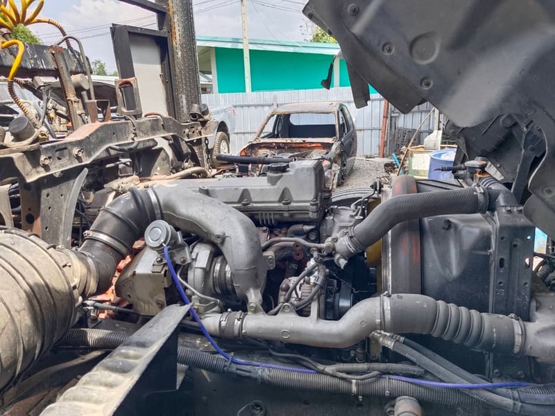 ราคา 589,000 บาทขายรถยกสิบล้อคัสซี 3M เครื่อง jo 7 e 210 แรงม้าคอมมอนเรลรถปี 38ทุกอย่างลงเล่มหมดแล้วรถเฉพาะกิจช่วงล่าง 2 เพลายางใหม่ 10 เส้นวินใช้น้ำมันรีโมทเอกสารทะเบียนพร้อมสนใจติดต่อ xxx-xxx-xx63