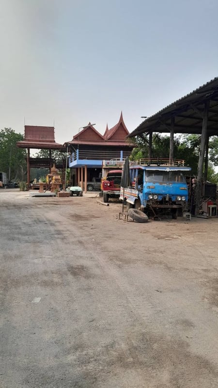 เหมาะทำรีสอร์ทตกแต่งร้านขายรถ isuzu โบราณยุคคุณทวดเครื่อง C240-75 แรงม้าเครื่องติดยุค73มีทะเบียนเอกสารพร้อมสนใจติดต่อ 091-146-4263 คุณเยี่ยม