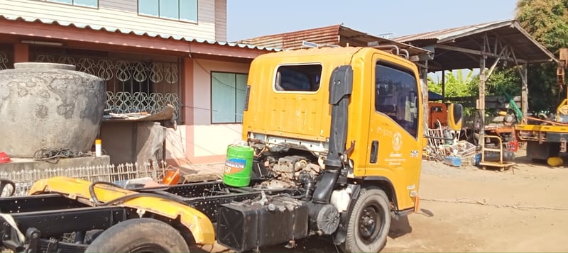 ราคา199000บาทขายรถบรรทุก 4 ล้อ isuzuNLRเครื่อง 130 แรงม้ารถปี57เครื่องติดได้มีทะเบียนขายตามสภาพนี้เลยไม่มีแบตเตอรี่ให้สนใจ 091-146-4263ราคา199000บาท