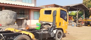 ราคา199000บาทขายรถบรรทุก 4 ล้อ isuzuNLRเครื่อง 130 แรงม้ารถปี57เครื่องติดได้มีทะเบียนขายตามสภาพนี้เลยไม่มีแบตเตอรี่ให้สนใจ 091-146-4263ราคา199000บาท