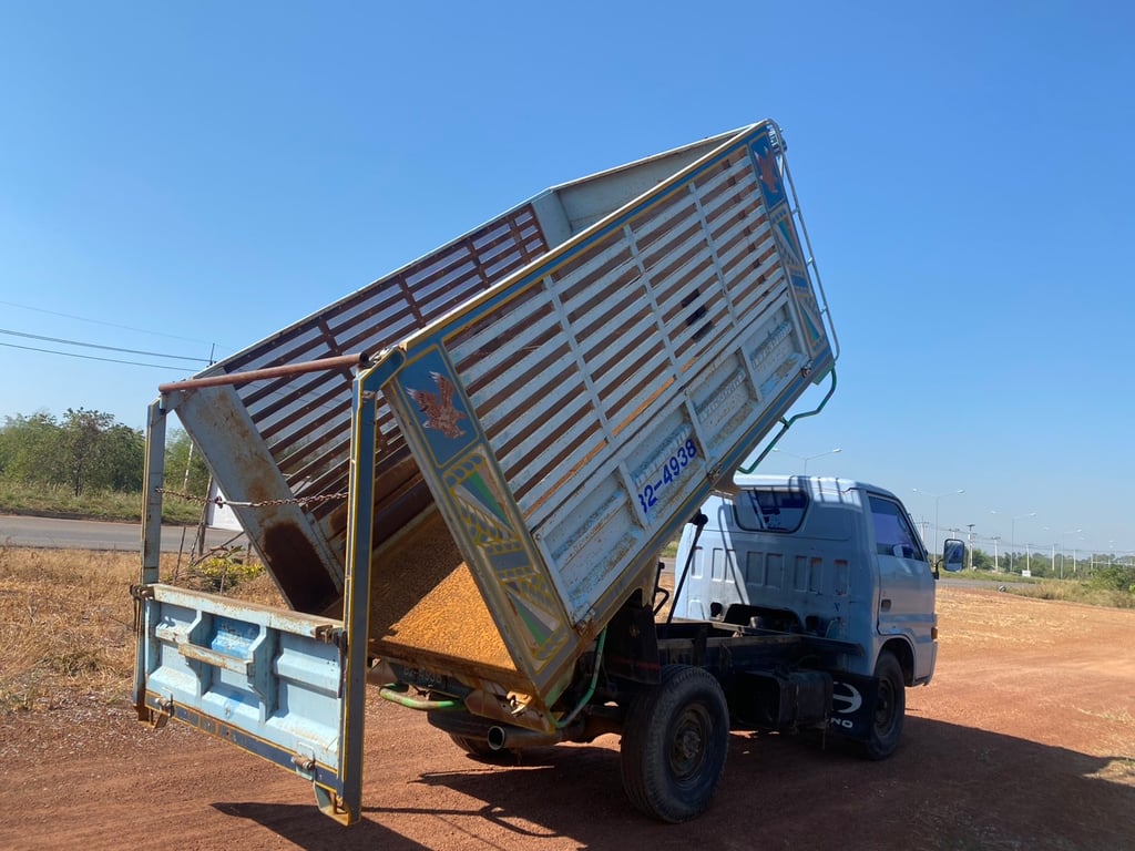 ขายรถบรรทุก 4 ล้อดั้ม isuzu tl เครื่อง 85 แรงม้ารถปี 46 พวงมาลัยธรรมดาหัวยกไม่ได้ไม่มีแอร์กระบะยาว 3 เมตรยี่กว้าง 1.80 เมตรเอกสารทะเบียนพร้อม