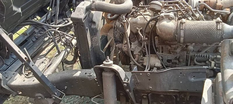 เป็นรถพื้นเรียบหางพับได้ขายรถ 6 ล้อ isuzu NPR 7..เครื่อง4HG1-130เทอร์โบปี49ยาว 5 เมตรรถพื้นเรียบห่างพับได้เอกสารทะเบียนพร้อมภาษีเต็มตามสภาพนี้สนใจ 091-146-4263