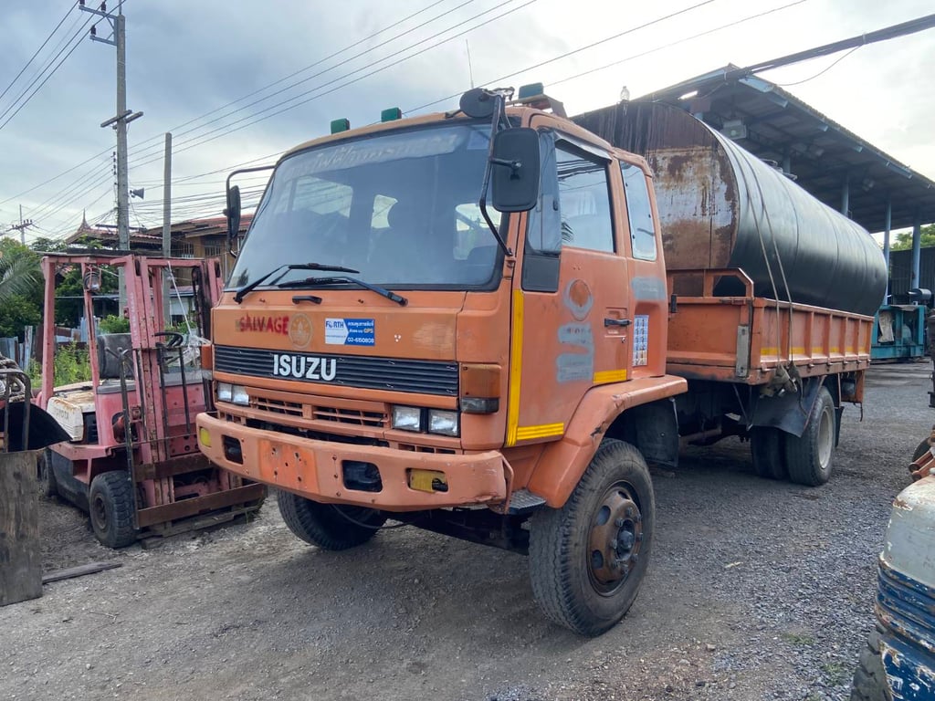 ราคา159000บาทขายรถบรรทุก 6 ล้อ isuzu FTR 11 hy เครื่อง 6 BD 1 -165 แรงม้าแน่นมากๆเอกสารทะเบียนพร้อมรถใช้งานน้อย