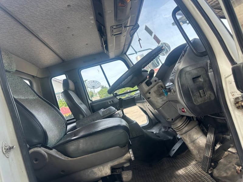 ขายรถบรรทุก 6 ล้อ hino ff1j เครื่อง jo8c 210 แรงติดเครน tornado 5 ตัน 3 ปลอก 2 ชั้นเอกสารทะเบียนพร้อม
