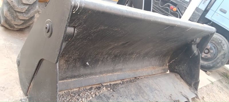 ขายรถตัก CAT ขุดหน้าขุดหลัง 4WD สภาพพร้อมใช้แอร์เย็นมีทะเบียน