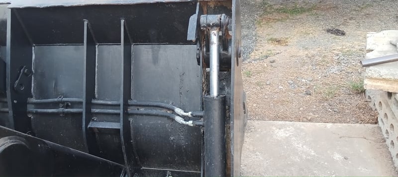 ขายรถตัก CAT ขุดหน้าขุดหลัง 4WD สภาพพร้อมใช้แอร์เย็นมีทะเบียน