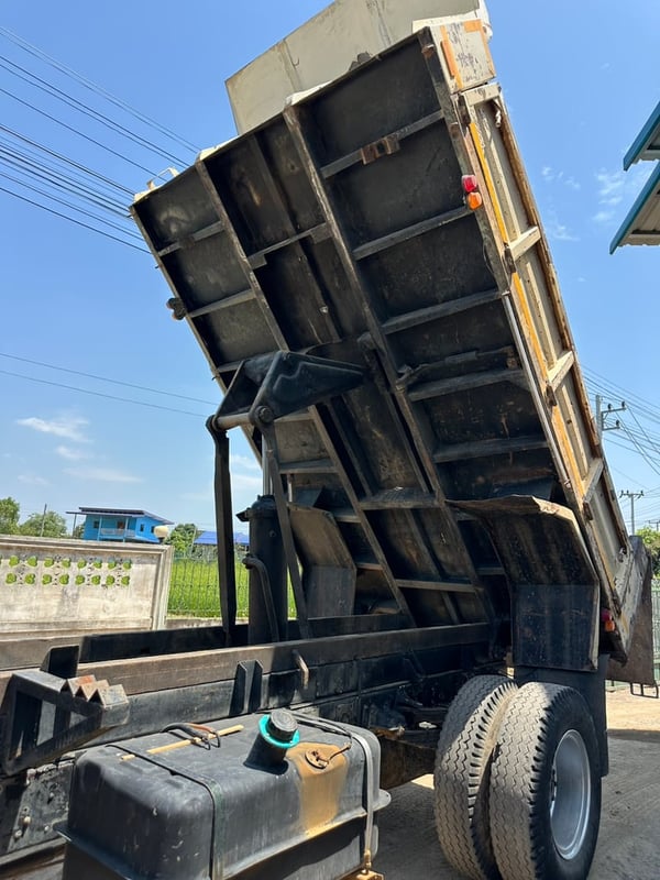 ราคา 3990,000 บาทขายรถบรรทุก 6 ล้อดั้ม mitsubishi fk 457 ปี 48 เครื่อง 6d 16 เทอร์โบอินเตอร์ 225แรงม้ารถพร้อมใช้งานดั้มยิงหน้าช่วงล้อ 4.20เมตรกระบะดั้มยาว 3.80 เมตร 8กว้าง 2.40 เมตร รถพร้อมใช้งานยาง 900 ขอบ 20 สนใจติดต่อ 091-146-4263 คุณเยี่ยม