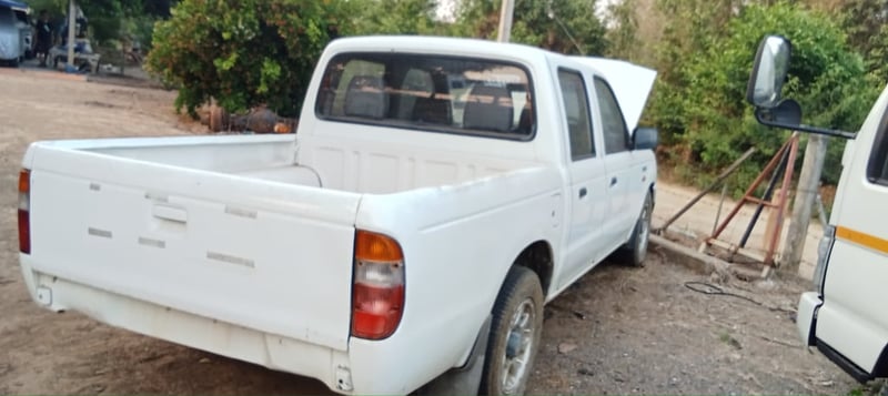 ขายรถกระบะ 4 ประตูฟอร์ดเครื่อง 2500 cc รถปี 47 รถเดิมๆมือหนึ่งป้ายแดงเอกสารทะเบียนพร้อม