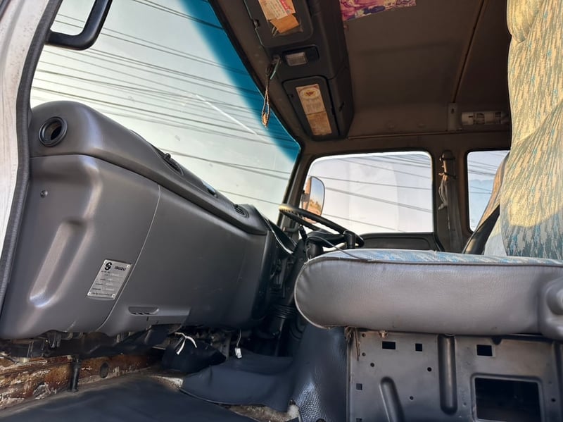 ขายรถบรรทุก 6 ล้อตู้แห้ง isuzu FTR 33 H เครื่อง 6HH1- 200 แรงม้ารถปี 46 ตู้ยาว 5 .42ม. สูง 2.30 ม.กว้าง 2.40ม. ช่วงล้อ 4.25ม. เอกสารทะเบียนพร้อมสนใจติดต่อได้ ขายรถบรรทุก 6 ล้อตู้แห้ง isuzu FTR 33 H เครื่อง 6HH1- 200 แรงม้ารถปี 46 ตู้ยาว 5 .42ม. สูง 2.30 ม.กว้าง 2.40ม. ช่วงล้อ 4.25ม. เอกสารทะเบียนพร้อมสนใจติดต่อได้