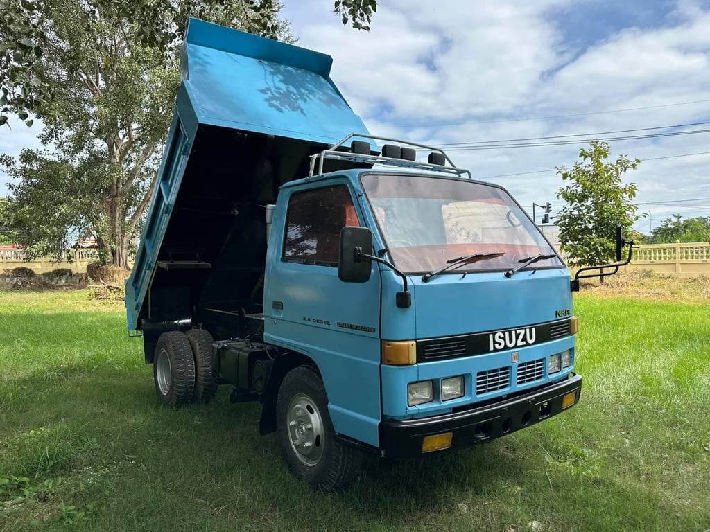 ราคา 19 5,000 บาทขายรถบรรทุก 6 ล้อดั้ม isuzu เป็น NKR เครื่อง 88 แน่นมากๆพวงมาลัยพาวเวอร์มีสโลกลางดั้มยิงหน้าเอกสารทะเบียนพร้อมสนใจ 091-146-4263