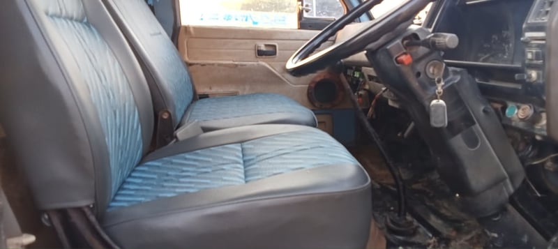 ราคา179000บาทขายรถทุก 6 ล้อ isuzu nkr 115 แรงม้าปี 32 เอกสารทะเบียนพร้อมรถพร้อมใช้งานสนใจ 091-146-4263 คุณเยี่ยม