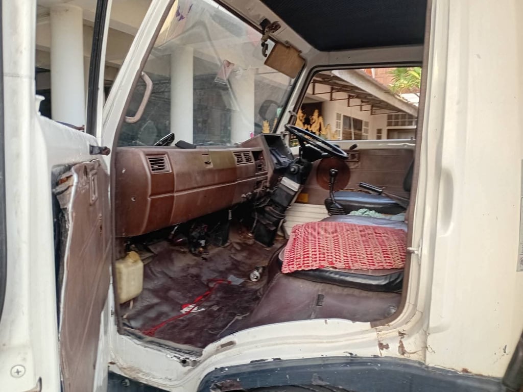 ราคา 129,000 บาทขายรถบรรทุก 6 ล้อ hino FB113เครื่อง 117 แรงม้าพวงมาลัยธรรมดารถปี 32ไม่มีหลังคาให้ครับกระบะเหล็กยาว 5 เมตรเอกสารทะเบียนพร้อมสนใจติดต่อ 091-146-4263