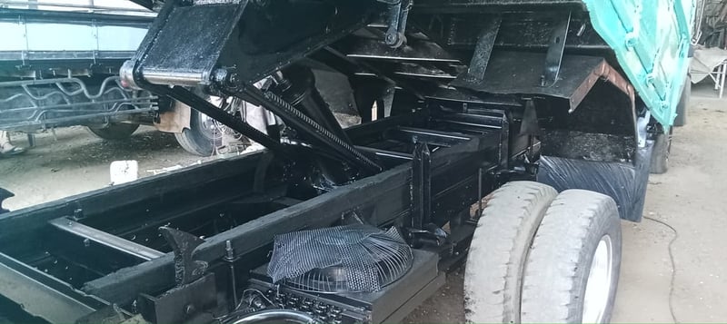 ราคา189000บาทขายรถบรรทุกหกล้อดั้ม isuzu nkr 55 EU รถห้างเครื่องดีดั้มยิงหลัง 3 คิวกระบะยาว 3.20 .เมตรกว้าง1.90เมตร ทะเบียนม 79 รถพร้อมใช้งานสนใจ 091-146-4263 คุณเยี่ยม