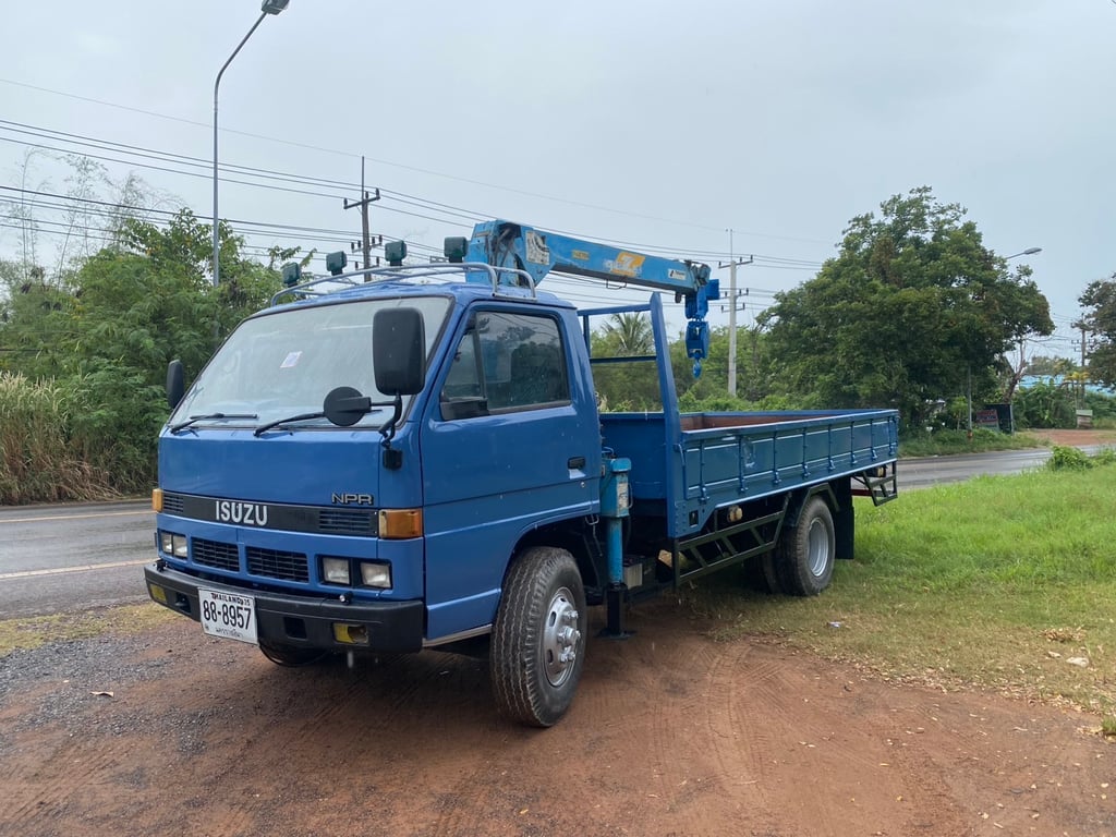 ราคา 29,0000 บาทรถบรรทุกติดเครน NPR 57L วางเครื่อง 4HL-150แรงม้าเครน2.5 ตันท้องวี 3 ปลอก 2 ชักพวงมาลัยพาวเวอร์กระบะปูพื้นเหล็กยาว 4.30 เมตรช่วงล่างใหญ่คัสซีสวยเอกสารทะเบียนพร้อมม.79แล้วสนใจ 091-146-4263 คุณเยี่ยมด่วน