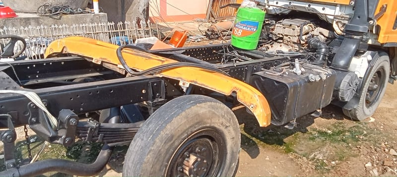 ราคา199000บาทขายรถบรรทุก 4 ล้อ isuzuNLRเครื่อง 130 แรงม้ารถปี57เครื่องติดได้มีทะเบียนขายตามสภาพนี้เลยไม่มีแบตเตอรี่ให้สนใจ 091-146-4263ราคา199000บาท