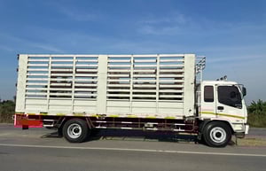 ขายรถบรรทุก 6 ล้อ isuzu deca FTR 33p2y เครื่อง 6JHH-1 200 แรงม้ารถปี 46 กระบะเหล็กยาว 7.20 เอกสารทะเบียนพร้อมยาง 900 ขอบ 20 สนใจ 091-146-4263 คุณเยี่ยม