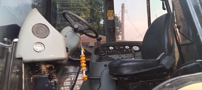 ขายรถตัก CAT ขุดหน้าขุดหลัง 4WD สภาพพร้อมใช้แอร์เย็นมีทะเบียน