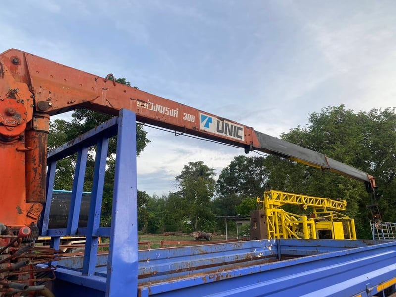 ขายรถบรรทุก 6 ล้อติดเครน isuzu NPR 71 เครื่อง 4 HG1-130 แรงม้ารถปี 48 เคนยูนิค 3 ตันท้องแบน 4 ปลอก 3 ชักสุดท้ายใช้ถอดสลับมือดึงกระบะติดเคแล้วเหลือ 4 เมตร 50เอกสารทะเบียนพร้อม