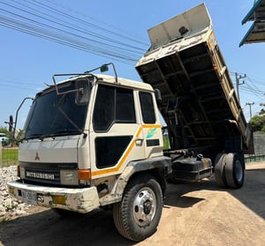 ราคา 3990,000 บาทขายรถบรรทุก 6 ล้อดั้ม mitsubishi fk 457 ปี 48 เครื่อง 6d 16 เทอร์โบอินเตอร์ 225แรงม้ารถพร้อมใช้งานดั้มยิงหน้าช่วงล้อ 4.20เมตรกระบะดั้มยาว 3.80 เมตร 8กว้าง 2.40 เมตร รถพร้อมใช้งานยาง 900 ขอบ 20 สนใจติดต่อ 091-146-4263 คุณเยี่ยม