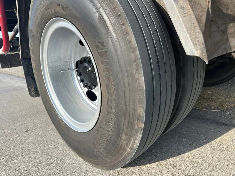 ขายรถบรรทุก 6 ล้อ isuzu deca FTR 33p2y เครื่อง 6JHH-1 200 แรงม้ารถปี 46 กระบะเหล็กยาว 7.20 เอกสารทะเบียนพร้อมยาง 900 ขอบ 20 สนใจ 091-146-4263 คุณเยี่ยม