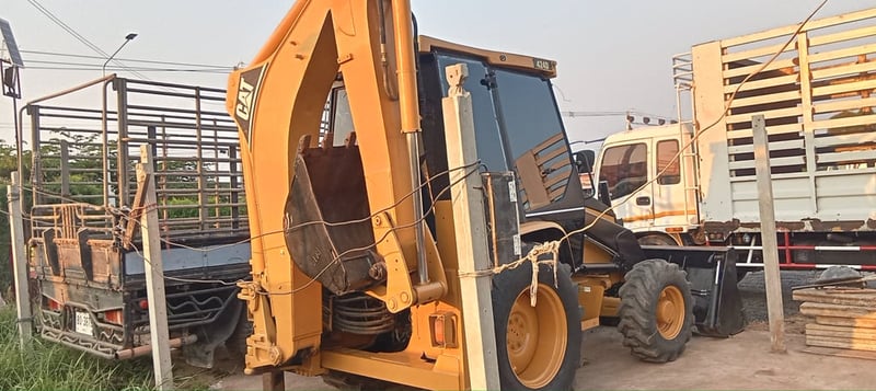 ขายรถตัก CAT ขุดหน้าขุดหลัง 4WD สภาพพร้อมใช้แอร์เย็นมีทะเบียน