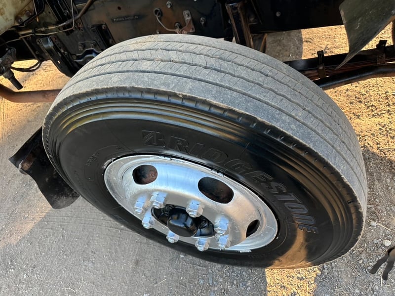 ขายรถบรรทุก 6 ล้อตู้แห้ง isuzu FTR 33 H เครื่อง 6HH1- 200 แรงม้ารถปี 48ตู้ยาว 5 .42ม. สูง 2.30 ม.กว้าง 2.40ม. ช่วงล้อ 4.25ม. เอกสารทะเบียนพร้อมสนใจติดต่อได้