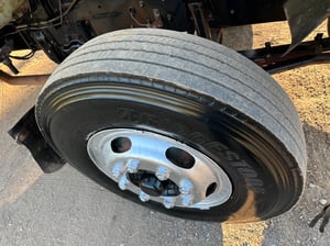 ขายรถบรรทุก 6 ล้อตู้แห้ง isuzu FTR 33 H เครื่อง 6HH1- 200 แรงม้ารถปี 48ตู้ยาว 5 .42ม. สูง 2.30 ม.กว้าง 2.40ม. ช่วงล้อ 4.25ม. เอกสารทะเบียนพร้อมสนใจติดต่อได้