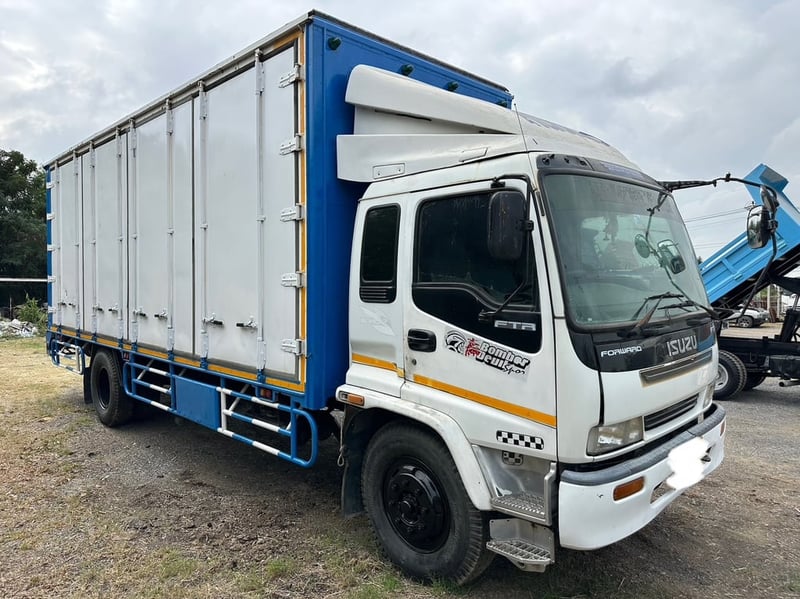 ราคา459000บาทขายรถบรรทุกหกล้อตู้ 10 บาน isuzu deca เครื่อง6HH1-200แรงม้าเครื่องแน่นมากๆรถปี 47 ยาว 7.35 เมตร กว้าง 2.41เมตร สูง 2.56 เมตร เอกสารทะเบียนพร้อมใช้สนใจ 091-146-4263 คุณเยี่ยม