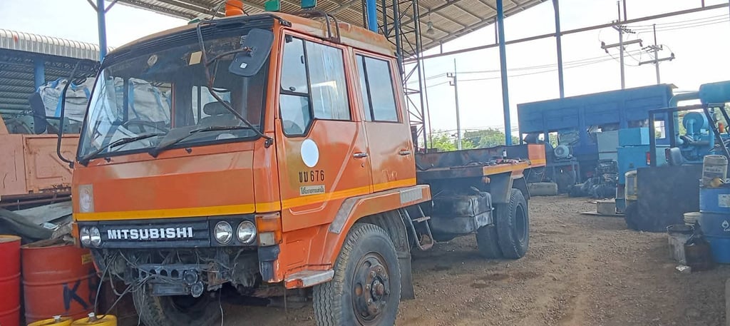 ราคา 139,000 บาทขายรถบรรทุก 6 ล้อmitsubishi เครื่อง 6d14 -160 แรงม้าแน่นมากๆปี 33มีช่องวางเครน เบรคธรรมดาพวงมาลัยพาวเวอร์รถมีทะเบียนพร้อมกันชนหน้ามี แบตเตอรี่ไม่มีให้ครับผมสนใจ091-146-4263
