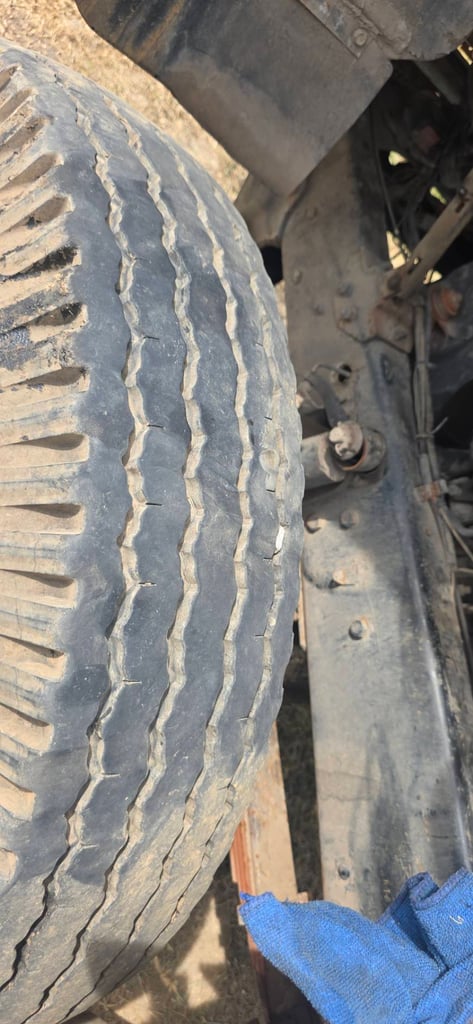 159000-บาทขายรถบรรทุกสิบล้อ hino KT 925 เครื่อง ho7c 180 แรงม้ารถพร้อมใช้งานเอกสารทะเบียนพร้อมแจ้งมอ 89 ไว้สนใจติดต่อ 091-146-4263 คุณเยี่ยม