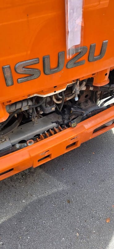 isuzu NMRเครื่อง130 โบรถปี 58กล่องไฟหายชุดปั๊มโซล่าหายไปแถบนึงมีทะเบียนขายตามสภาพจนี้ราคา 14,9000บาทสนใจ 091-146-4263 คุณเยี่ยม