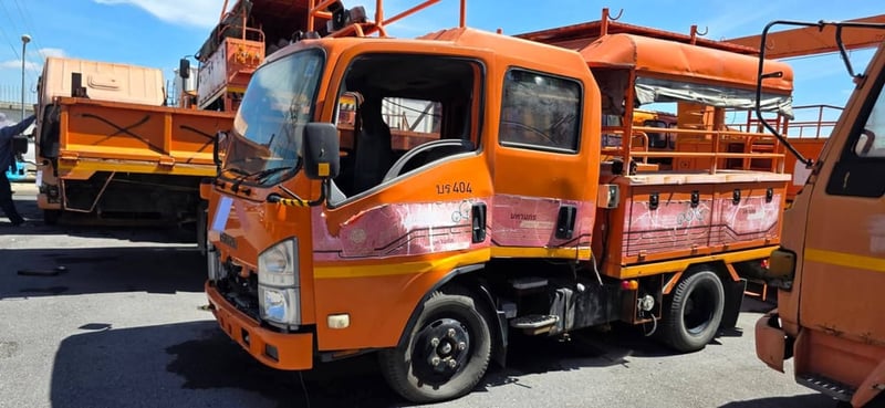 isuzu NMRเครื่อง130 โบรถปี 58กล่องไฟหายชุดปั๊มโซล่าหายไปแถบนึงมีทะเบียนขายตามสภาพจนี้ราคา 14,9000บาทสนใจ 091-146-4263 คุณเยี่ยม