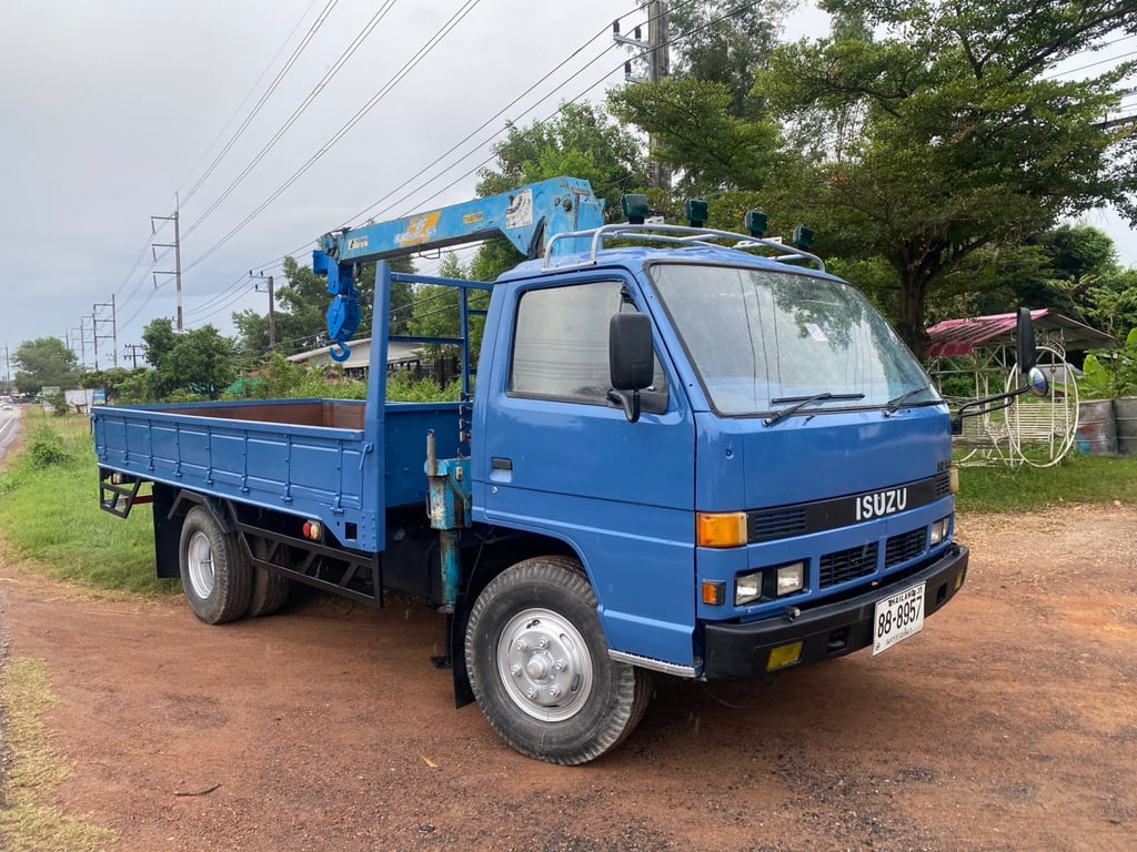 ราคา 29,0000 บาทรถบรรทุกติดเครน NPR 57L วางเครื่อง 4HL-150แรงม้าเครน2.5 ตันท้องวี 3 ปลอก 2 ชักพวงมาลัยพาวเวอร์กระบะปูพื้นเหล็กยาว 4.30 เมตรช่วงล่างใหญ่คัสซีสวยเอกสารทะเบียนพร้อมม.79แล้วสนใจ 091-146-4263 คุณเยี่ยมด่วน