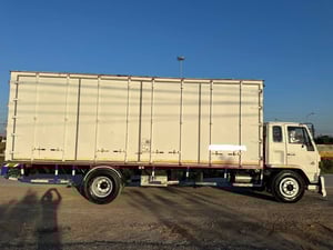 ขายรถบรรทุก 6 ล้อตู้แห้ง 10 บาท isuzu เครื่อง 205 แรงม้าแน่นมากๆรถปี่38พร้อมใช้งานกระบะยาว 7.42ม.กว้าง2.42ม.สูง 2.60ม.เอกสารทะเบียนพร้อมสนใจ 091-146-4263