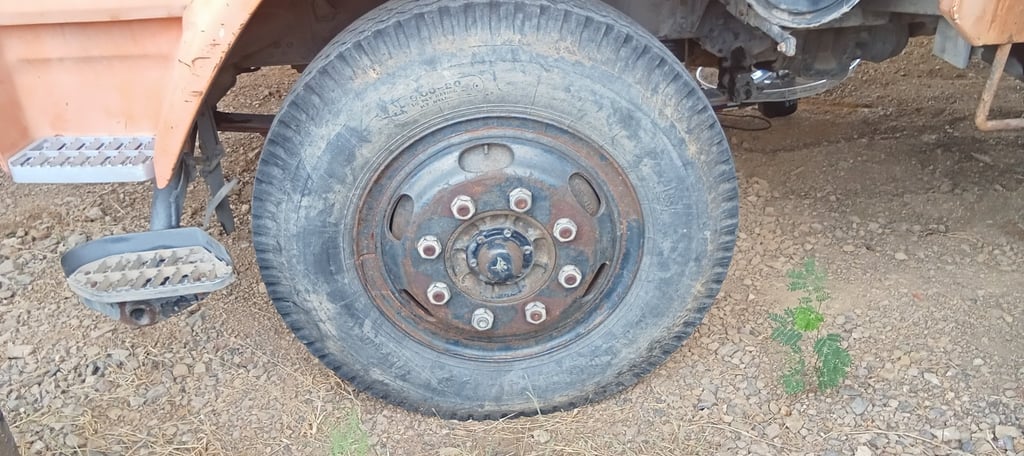 ราคา349000บาทรถเดิมๆวิ่งแค่30037โลครับรถบรรทุก6ล้ออีซูFTR32-เครื่อง 195 แรงม้า รถปี2538กระบะยาว 5.50เมตร เอกสารทะเบียนพร้อม091-146-4263 คุณเยี่ยม