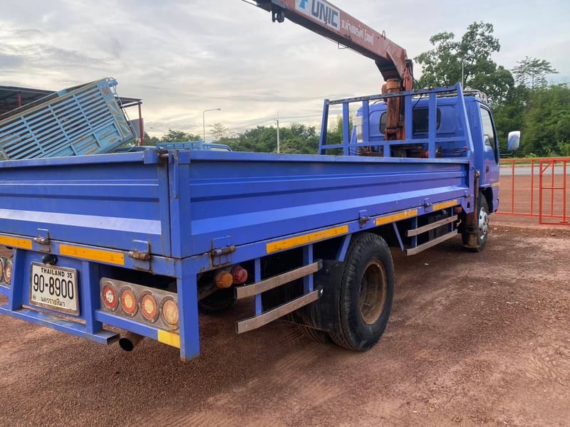 ขายรถบรรทุก 6 ล้อติดเครน isuzu NPR 71 เครื่อง 4 HG1-130 แรงม้ารถปี 48 เคนยูนิค 3 ตันท้องแบน 4 ปลอก 3 ชักสุดท้ายใช้ถอดสลับมือดึงกระบะติดเคแล้วเหลือ 4 เมตร 50เอกสารทะเบียนพร้อม