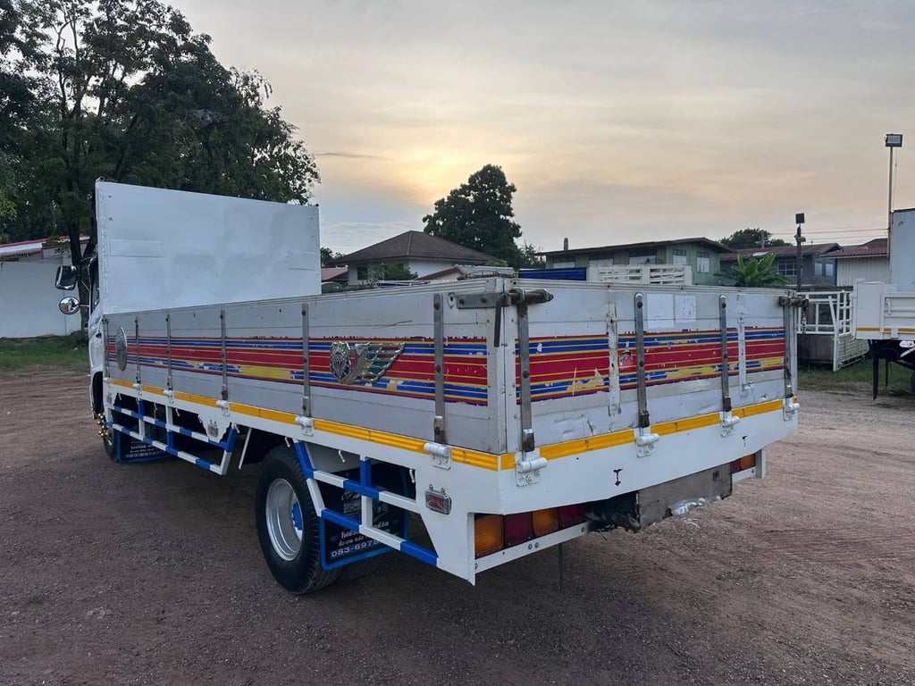 ขายรถบรรทุก 6 ล้อHINO MEGA FC9Jปี56 175แรงม้า กระบะยาว5.70เมตร กว้าง2.35เ มตรเอกสารทะเบียนพร้อม ขายรถบรรทุก 6 ล้อHINO MEGA FC9Jปี56 175แรงม้า กระบะยาว5.70เมตร กว้าง2.35เ มตรเอกสารทะเบียนพร้อม