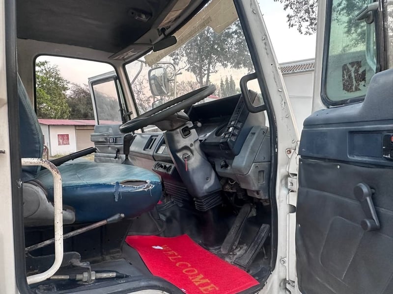 อีซูซุ6ล้อ FTR32NR 195แรงม้าปี39 ติดเครนยูนิค3ตันขายาว กระบะยาว6.20เมตร กว้าง4.45เมตร รถสวยแอร์เย็นพร้อมทำงาน ราคา449,000